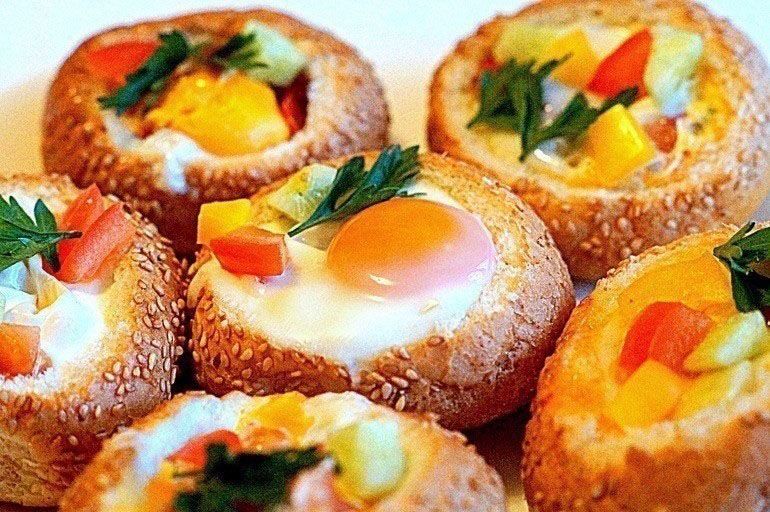 Яйцо в булочке в духовке рецепт с фото пошагово